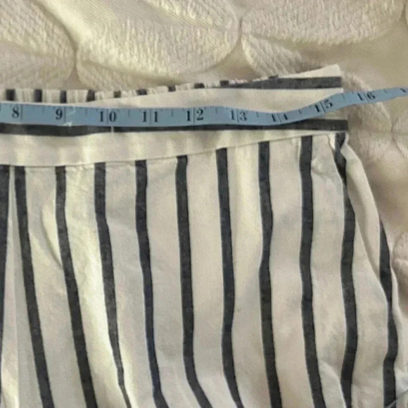 EUC Foxcroft NYC wide leg crop white & navy linen cotton blend pant.Fit like 10 - Picture 5 of 9